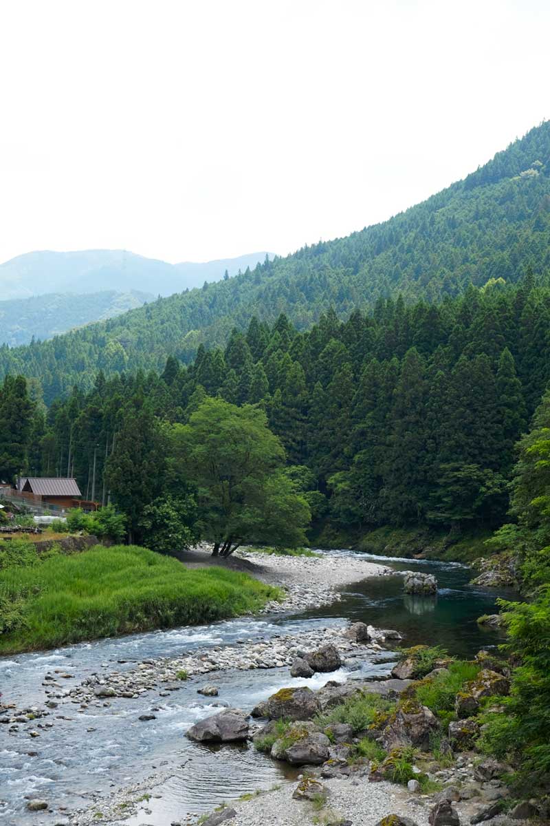 山裾を流れる天川